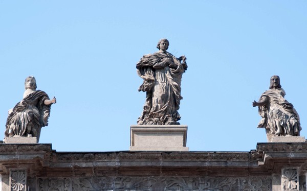 Roof sculptures - La Soledad