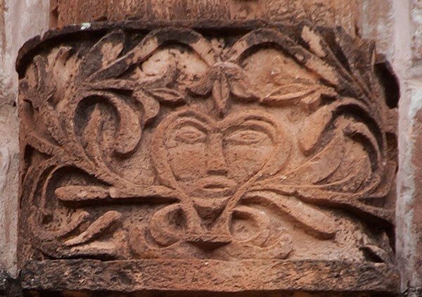 Second tier column (far right), base grotesque relief - Façade