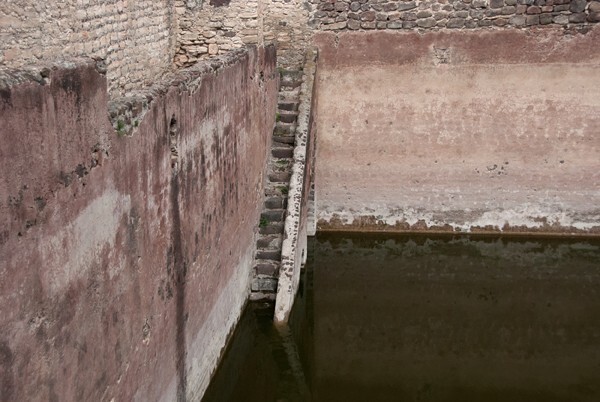Cistern, steps - Santiago Apóstol (ruins)