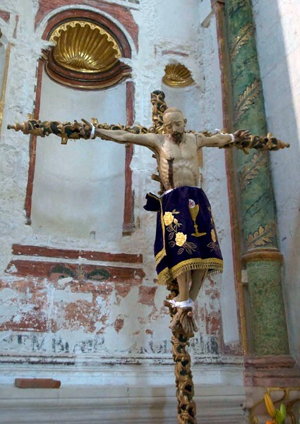 Crucifixion - Nave & sotocoro altars, statuary & pulpit