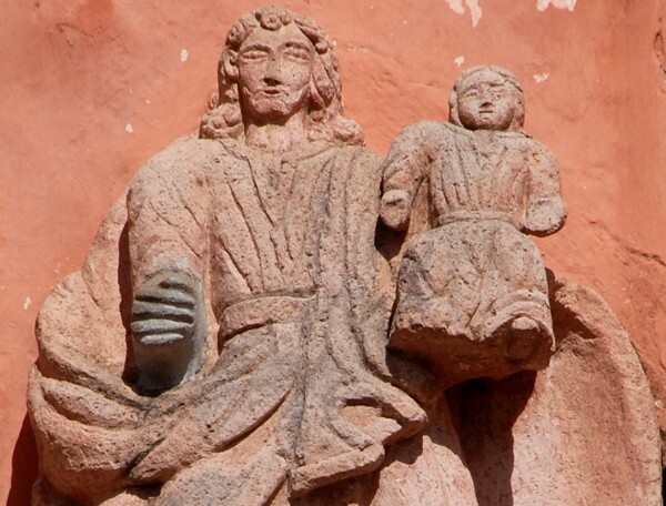 San Juan Bautista, façade portal architrave finial sculpture (left) - Victoria, Guanajuato