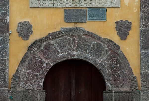 Façade portal archivolt, spandrels & alfiz reliefs - Santa Mónica