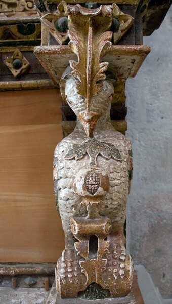 Base atlante as heron (garza) - nave San José altar