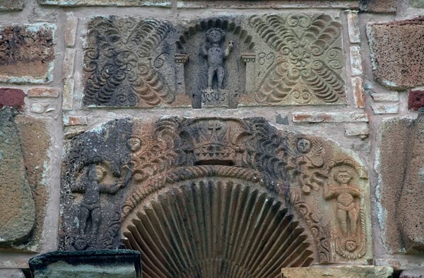 S portal, sculpture niche relief - Lateral portals, exterior nave & apse