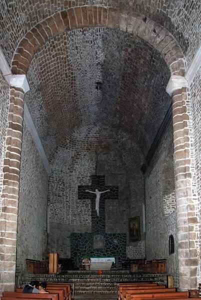 Chancel arch & sanctuary - San Agustín