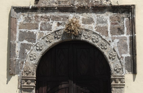 San Francisco, façade, main portal alfiz - Acachuén, Michoacán