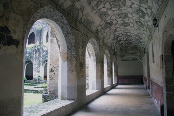 Lower cloister walk - San Guillermo