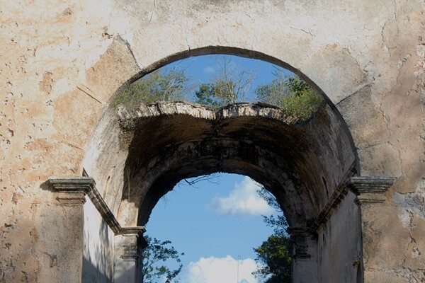 San Francisco, façade portal & sanctuary vault - Kikil, Yucatán