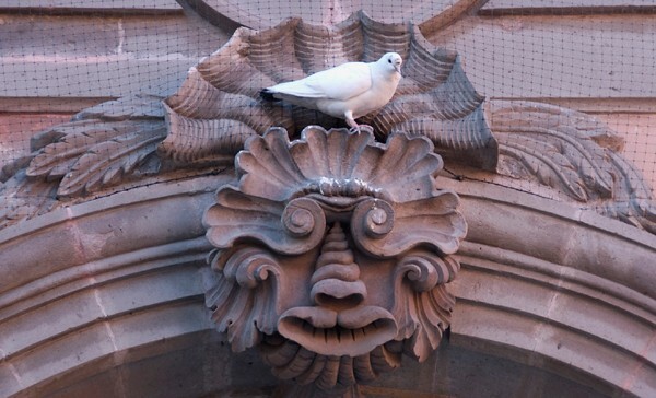 Framework arch keystone - Fuente de Neptuno, Querétaro