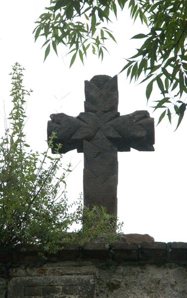Atrial gate cross - La Asunción de Nuestra Señora, atrio, portería, and nave & choir ceilings
