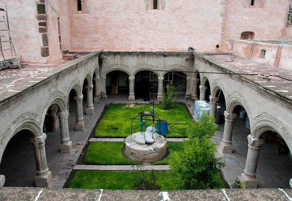 Cloister - San Francisco, façade, roof cross, cloister