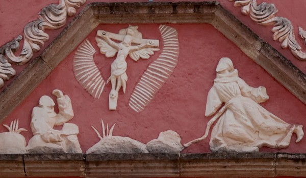 Lateral portal pediment, Seraphic Vision - La Tercera Orden