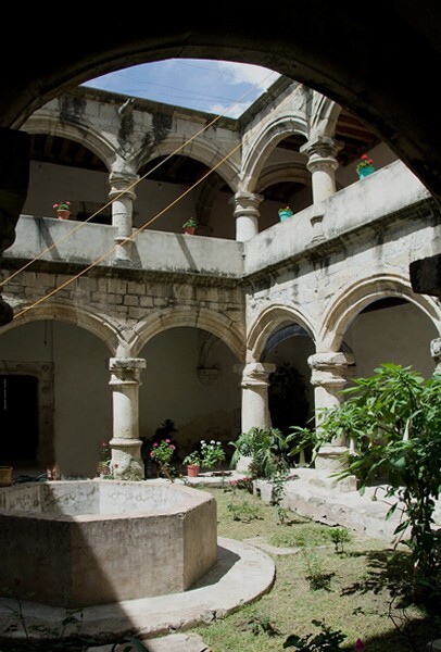 Cloister - Nave, sanctuary murals & cloister
