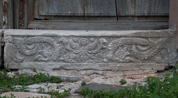 Façade, portal base relief - Nuestro Señor de Ojo Zarco (El Templo del Barrio)