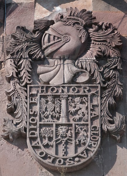 East twin portal, coat of arms - Santa Clara