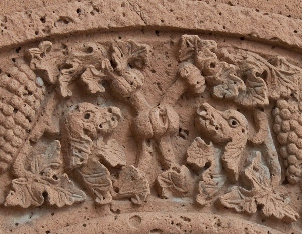 Façade archivolt details - San Jerónimo