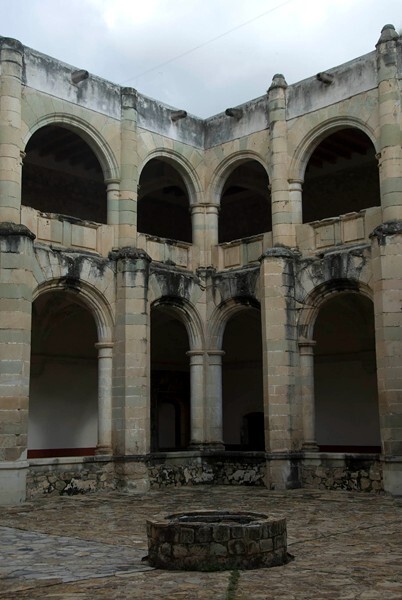 Santiago Matamoros, cloister & well - Santiago Matamoros, church & cloister