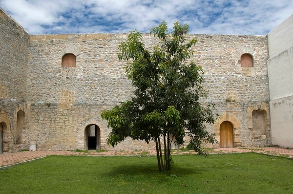 San Miguel Arcángel, patio - Achiutla, Oaxaca