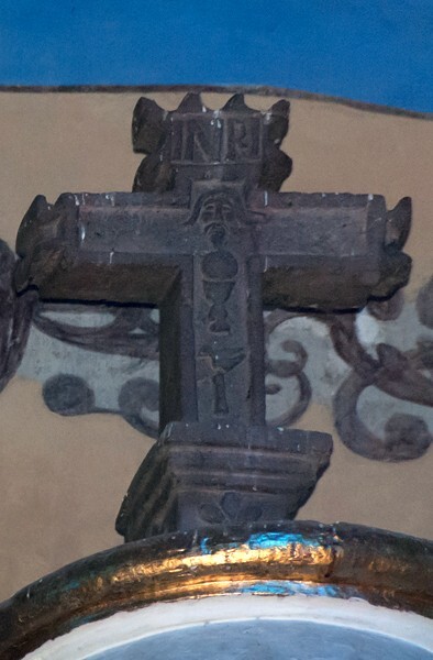Sanctuary, altar cross - San Bartolomé