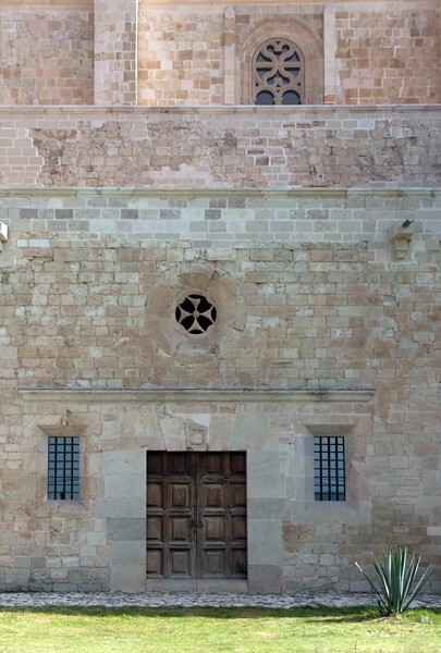 Convento, exterior portal - Santo Domingo (exterior)
