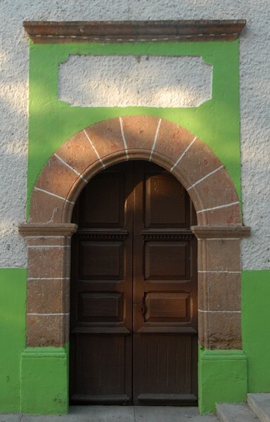 La Santa Cruz, façade alfiz & main portal - Juchitlán, Hidalgo