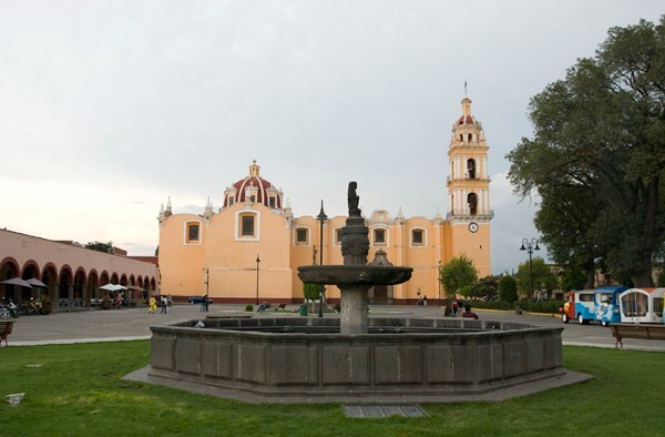 Zócalo fountain & San Pedro - Cholula, Puebla