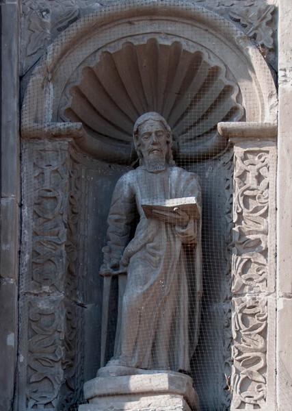 Façade, lower tier sculpture (right) - La Soledad