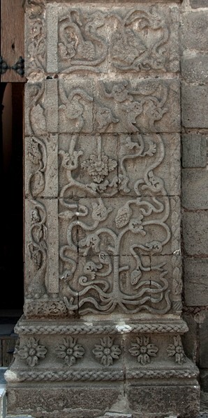 Façade portal, right pilaster - Iglesia Sanctorum