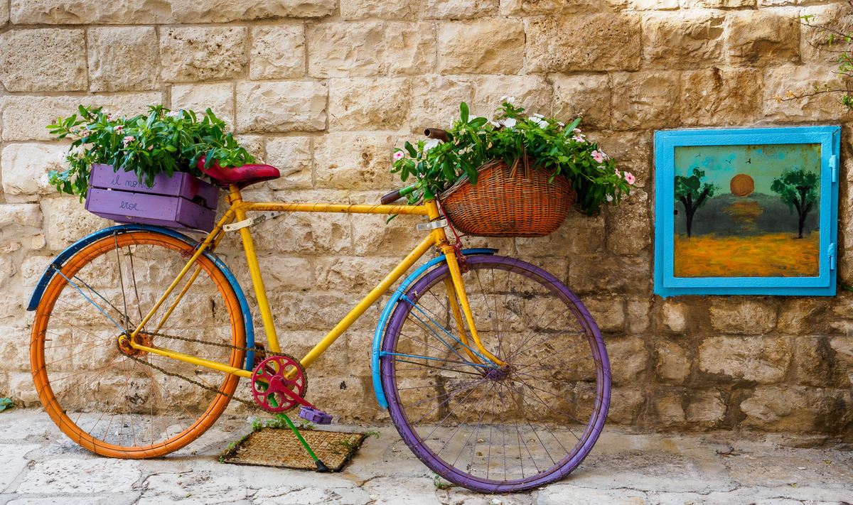 Bike with Flowers and Art - Puglia: More Quirky