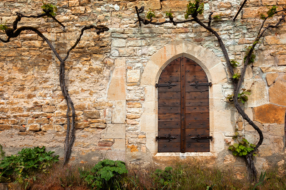 Photograph of old window in Bruniquel in the Dordogne