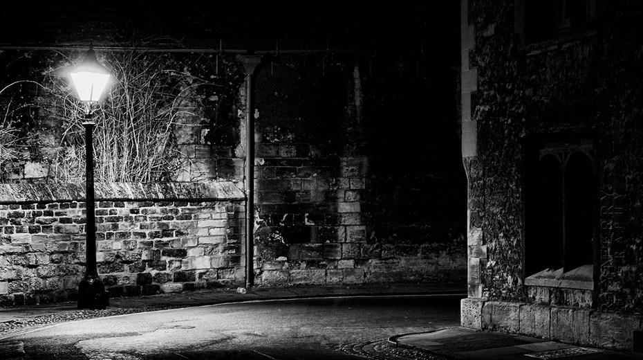 Night photograph of lamp lit lane in Oxford