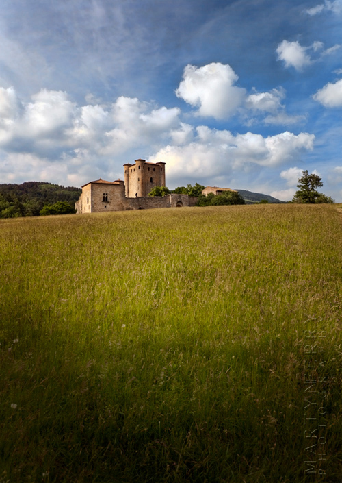 Image of Chateau d'Arques under a beautiful sky