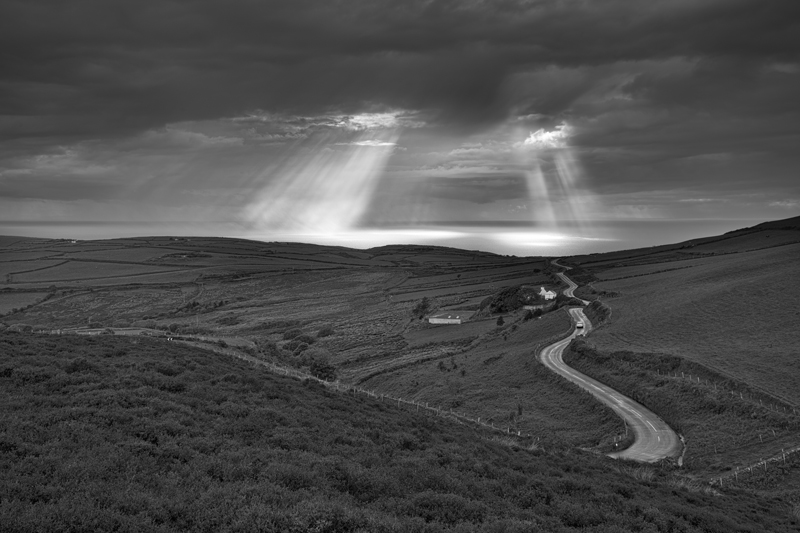 Country Road - Mann in Mono