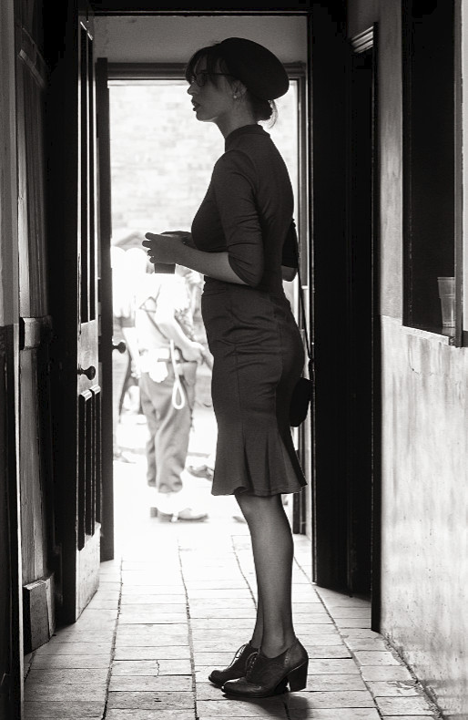 Lady in the Pub - Black Country 1940s