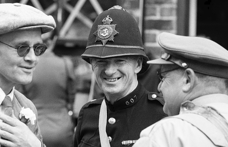 Evenin' All - Black Country 1940s