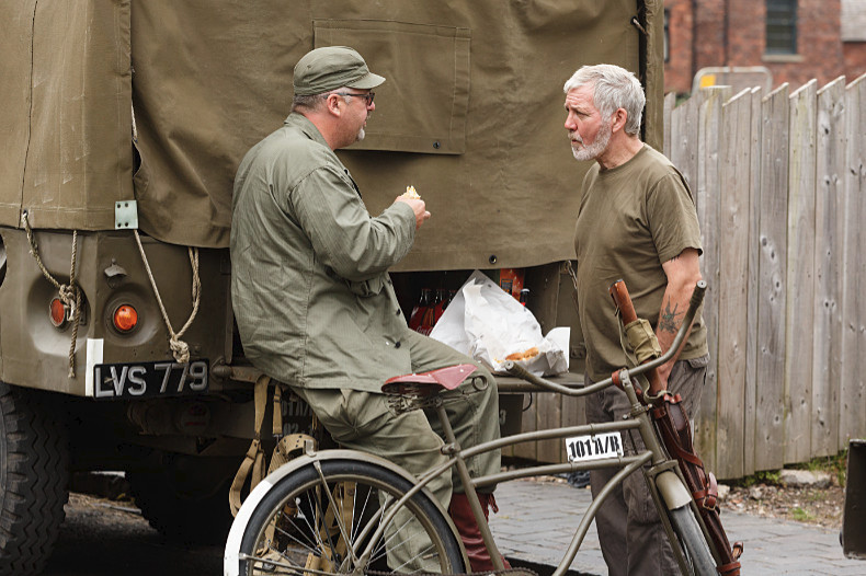 Guys eating Lunch - Black Country 1940s