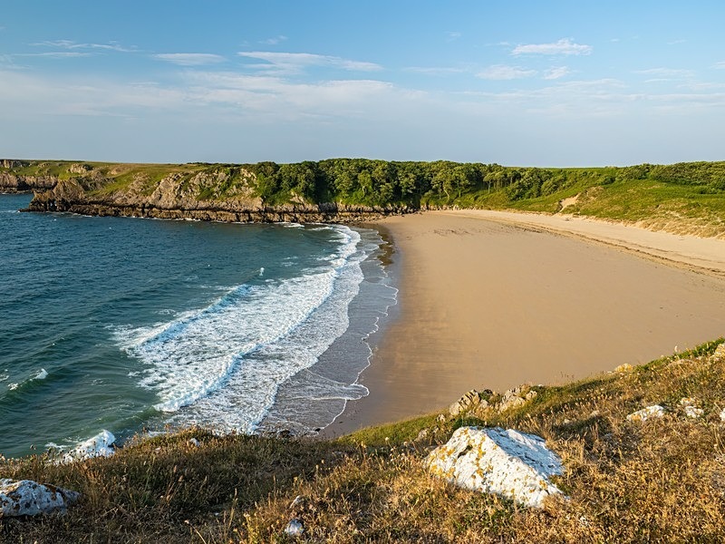 Barafundle Bay and Beach, Pembrokeshire - Sea and sand
