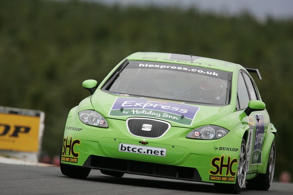 IO9F0084 - British Touring Car Championship from Knockhill