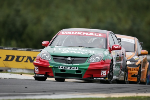 IO9F0073 - British Touring Car Championship from Knockhill