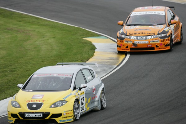 IO9F9285 - British Touring Car Championship from Knockhill