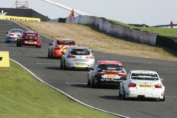 IO9F0862 - British Touring Car Championship from Knockhill