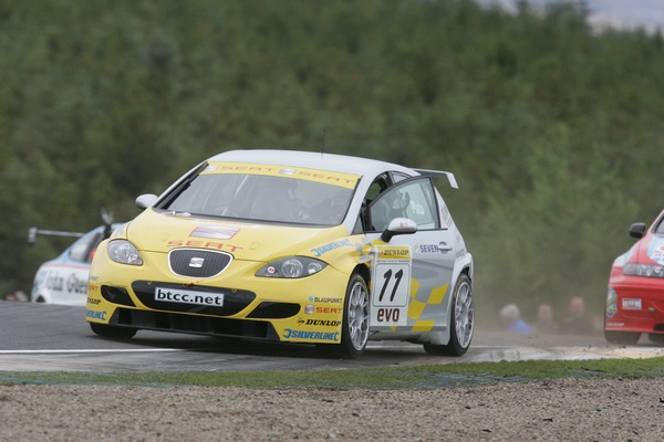 IO9F0356 - British Touring Car Championship from Knockhill