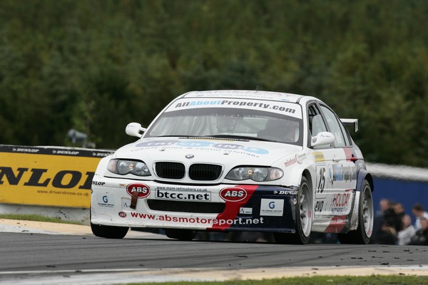 IO9F0063 - British Touring Car Championship from Knockhill