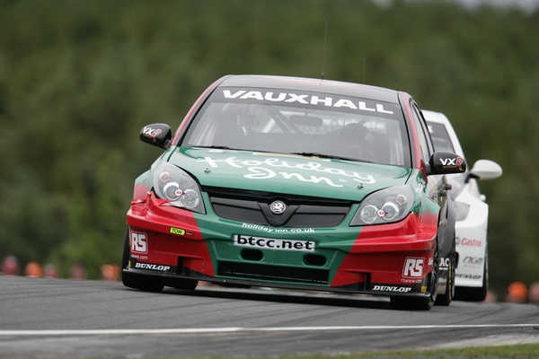 IO9F0088 - British Touring Car Championship from Knockhill