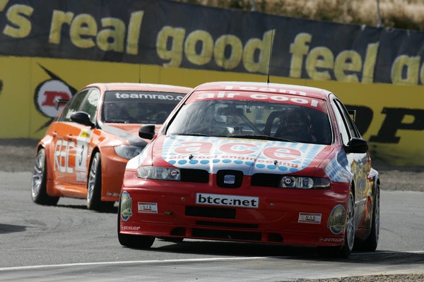 IO9F0739 - British Touring Car Championship from Knockhill