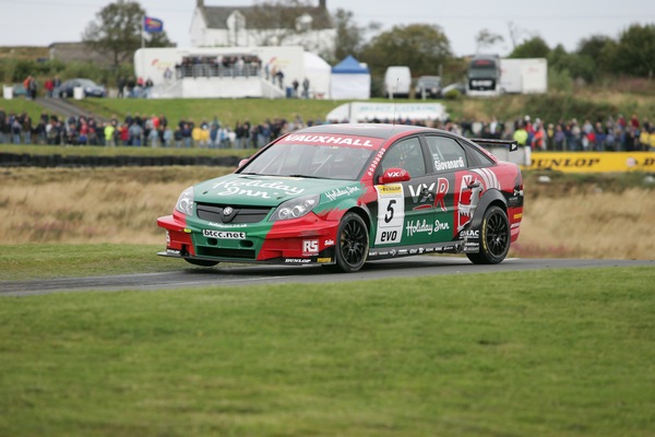 IO9F9316 - British Touring Car Championship from Knockhill
