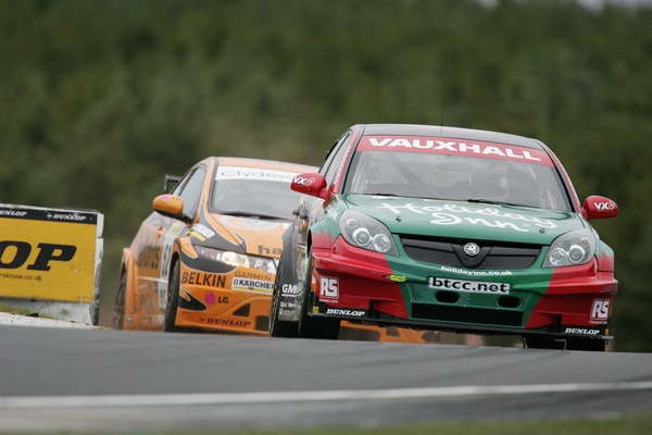 IO9F0112 - British Touring Car Championship from Knockhill