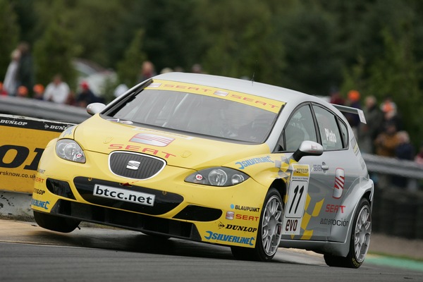 IO9F0010 - British Touring Car Championship from Knockhill