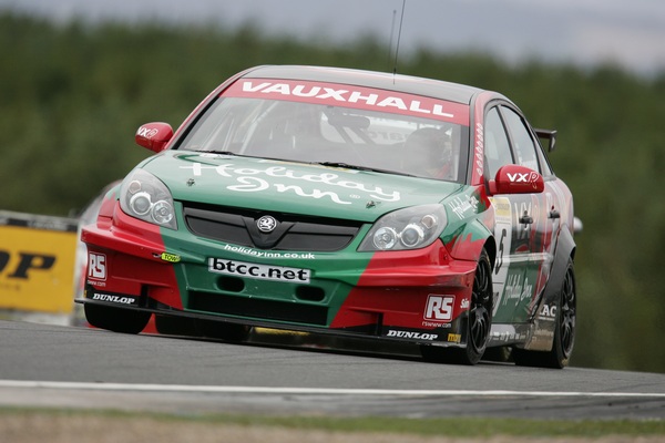 IO9F0142 - British Touring Car Championship from Knockhill