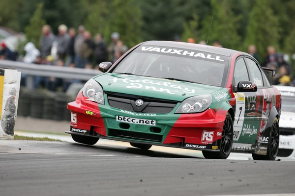 IO9F0020 - British Touring Car Championship from Knockhill